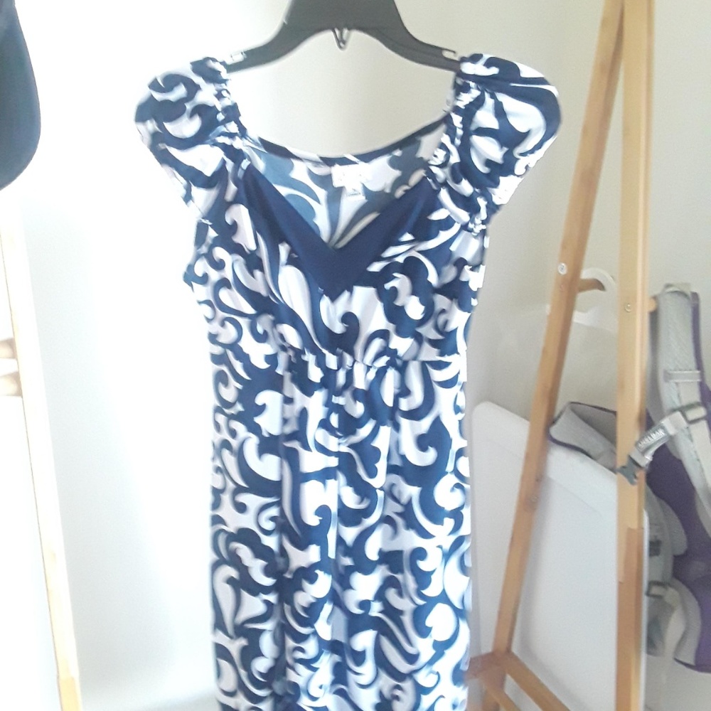 White and navy blue patterned dress